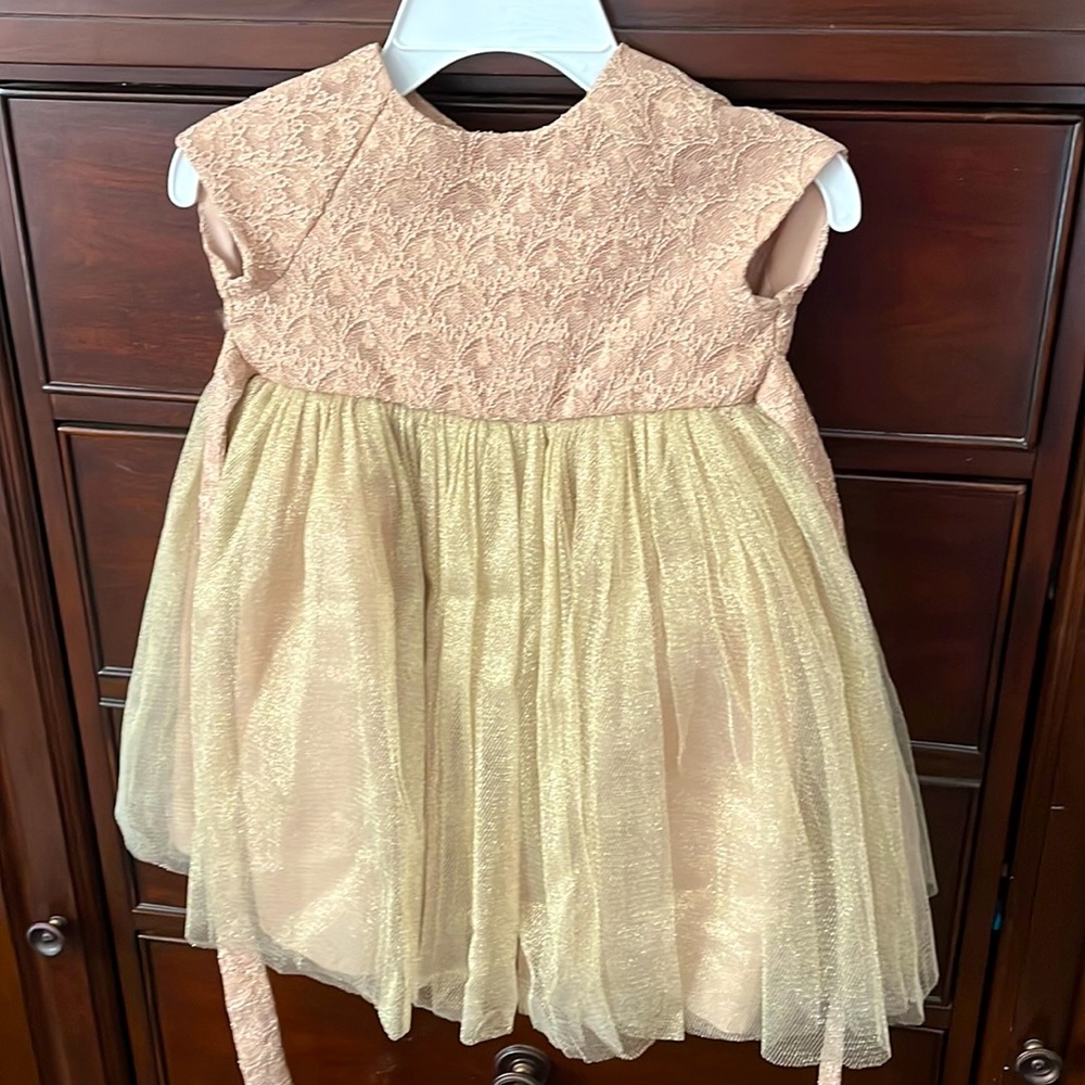 Beautiful golden lacey sparkly dress